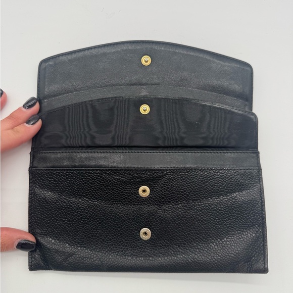 Chanel Calfskin Wallet on Chain 🖤 - Picture 6 of 8